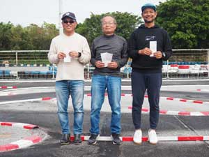 �X�|�[�c�N���XA���C���E�g�b�v�R