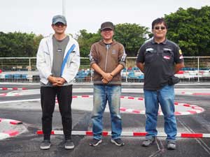 �X�|�[�c�N���XB���C���E�g�b�v�R